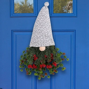 Božićni vijenac s гномами od borove iglice za prednja vrata, visi орнаментный vijenac